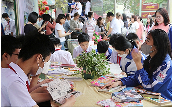 Yên Bái: Những "thư viện 4 bánh" lan tỏa văn hóa đọc - Ảnh 1.