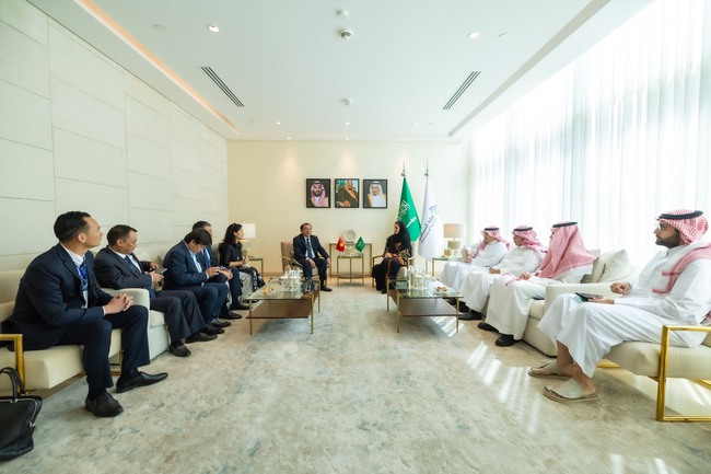 Ký Chương trình hành động trong lĩnh vực du lịch giữa Bộ VHTTDL Việt Nam và Bộ Du lịch Ả-rập Xê-út - Ảnh 4.