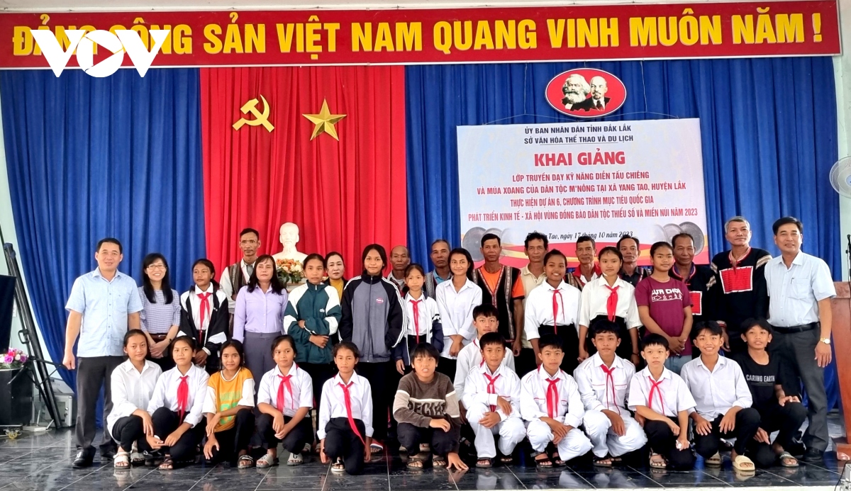 Truyền dạy kỹ năng diễn tấu chiêng và nhảy dân vũ các dân tộc thiểu số - Ảnh 2.