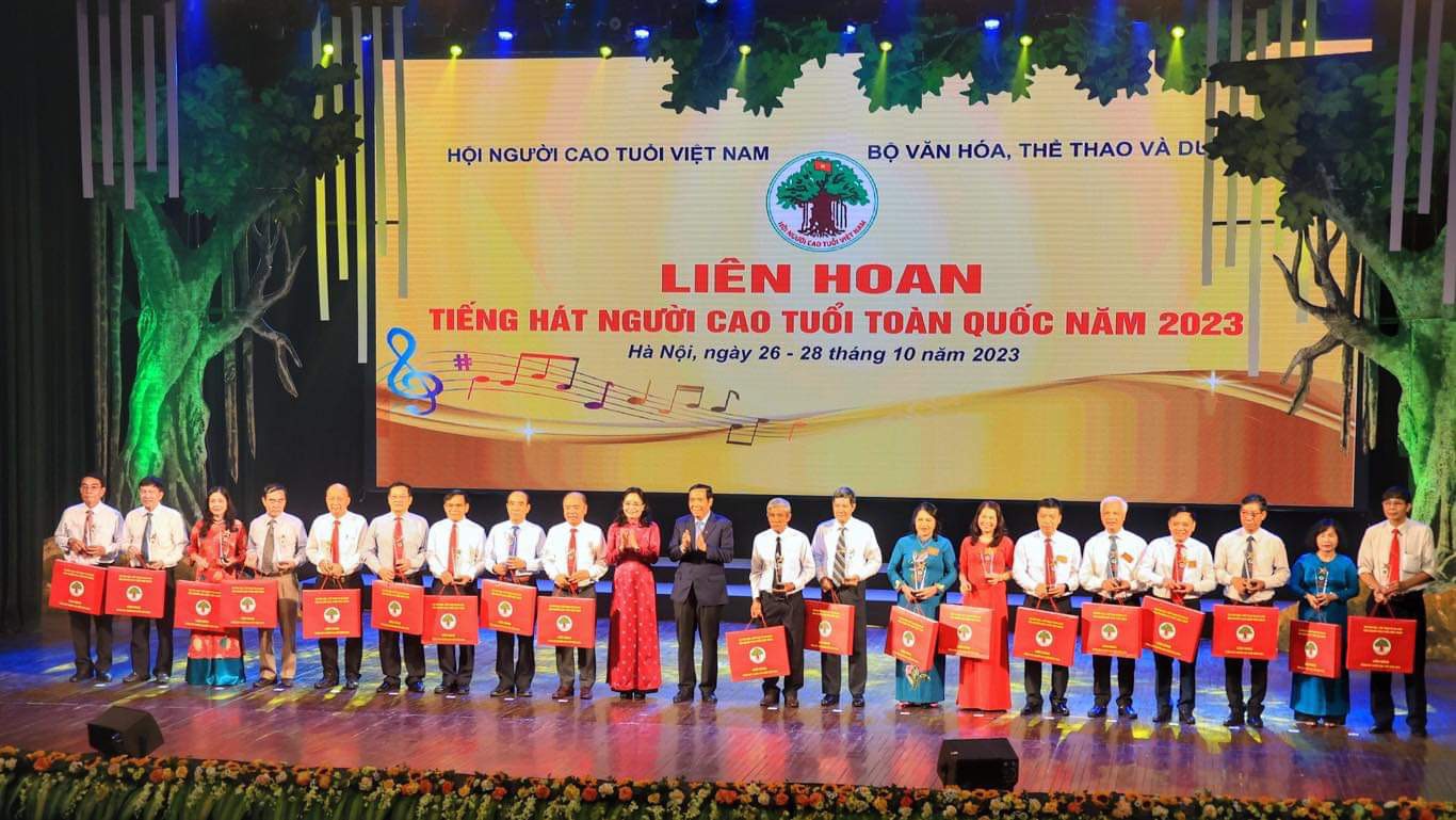 Khai mạc Liên hoan tiếng hát Người cao tuổi năm 2023: Lan tỏa thông điệp Người cao tuổi sống vui, sống khoẻ, sống hạnh phúc - Ảnh 4.
