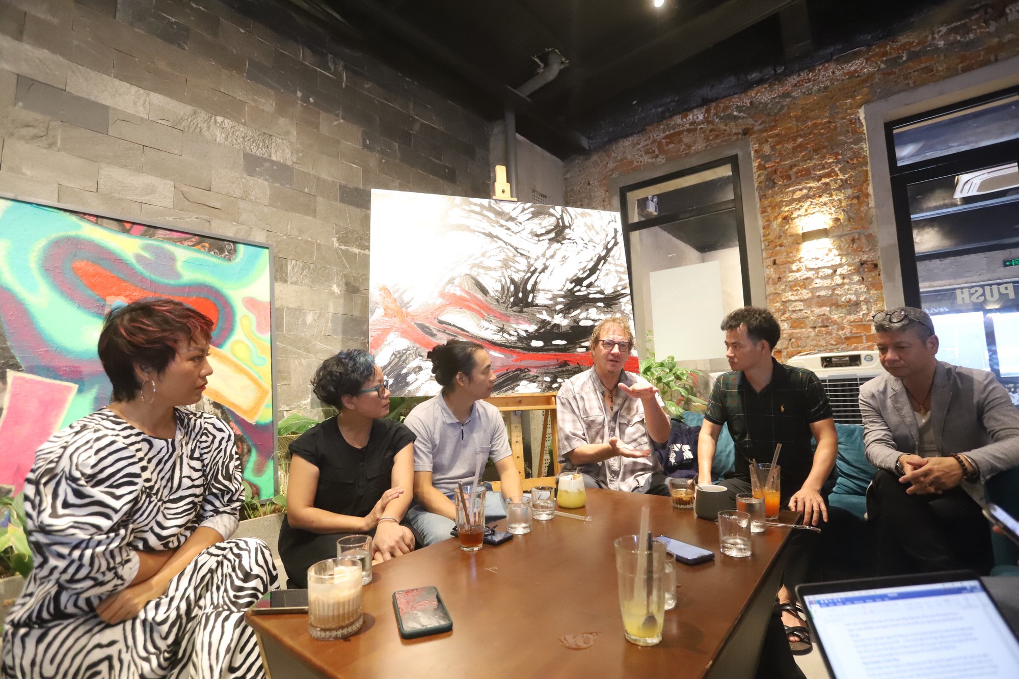 Nghệ sĩ chung tay khởi động chương trình Nghệ thuật xoa dịu nỗi đau - Ảnh 3.