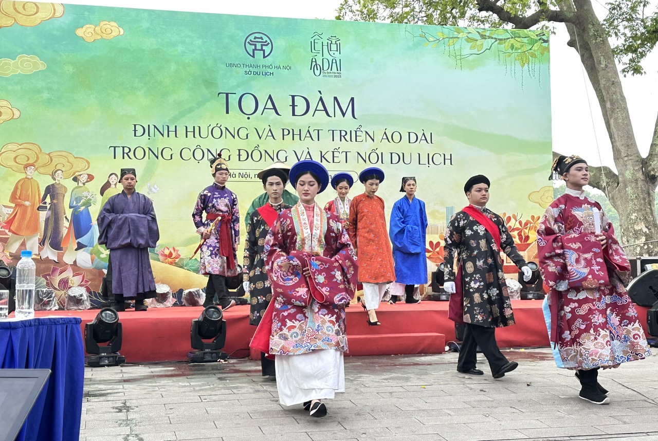 Gìn giữ hình ảnh, giá trị của áo dài để quảng bá phát triển du lịch  - Ảnh 2.