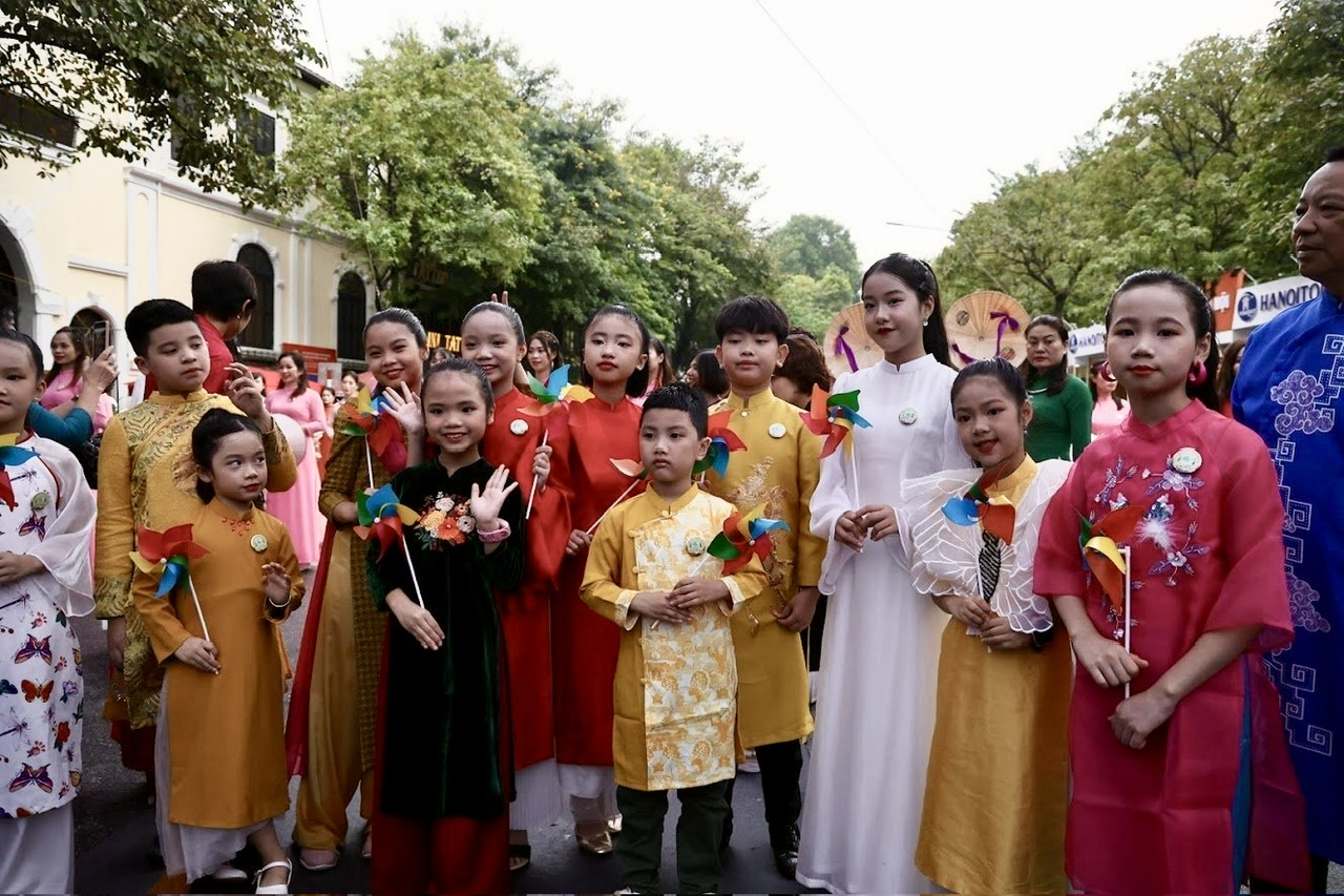 Gìn giữ hình ảnh, giá trị của áo dài để quảng bá phát triển du lịch  - Ảnh 8.