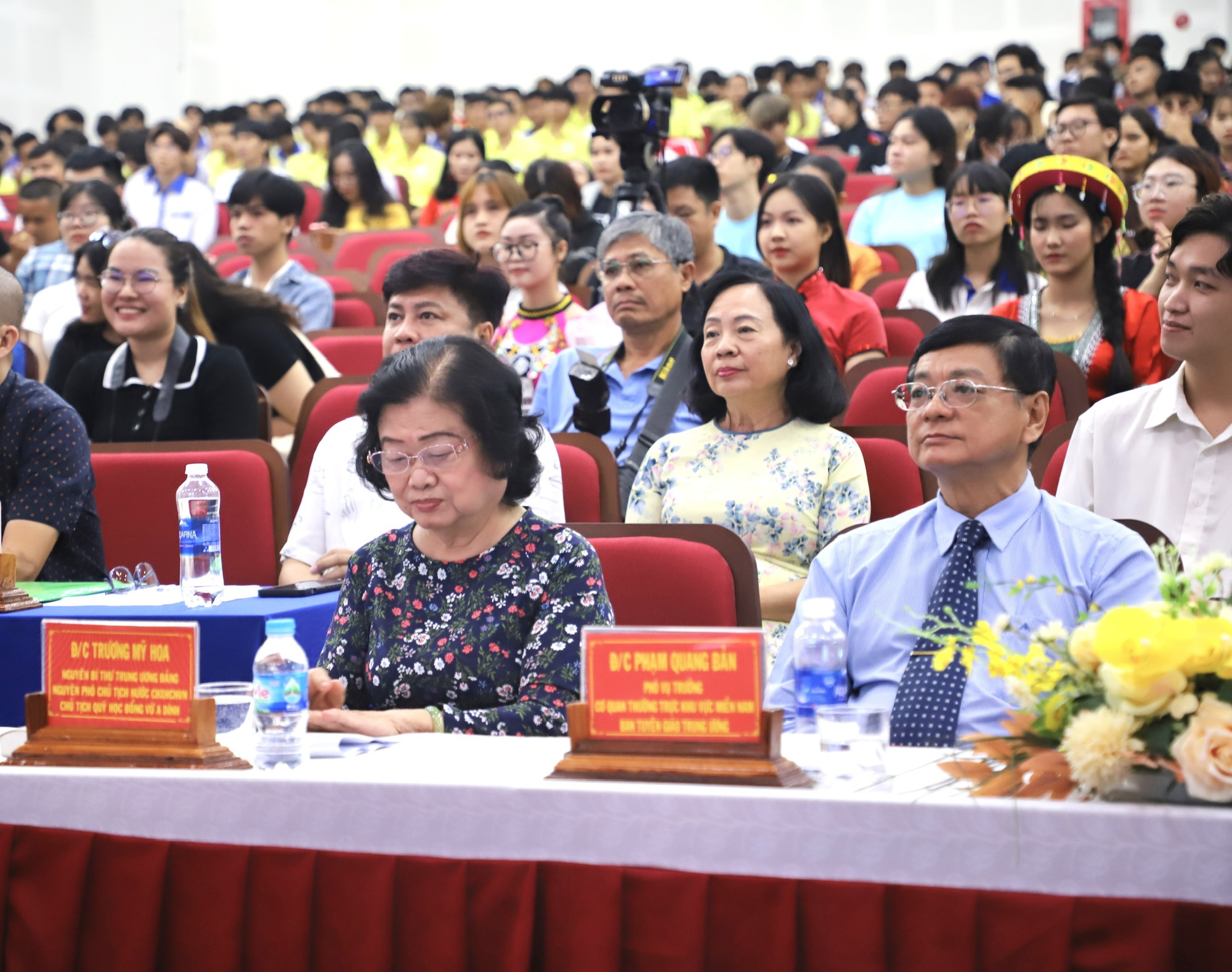 Ấn tượng đêm giao lưu HSSV dân tộc thiểu số tiêu biểu các trường VHTTDL khu vực phía Nam - Ảnh 2.