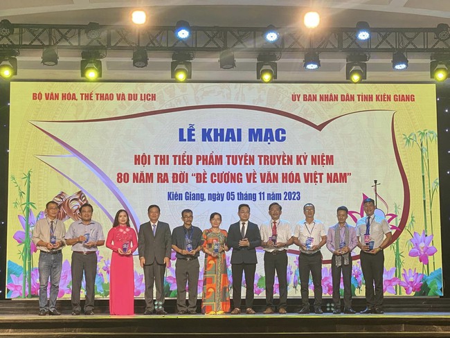 9 tỉnh tranh tài tại Hội thi Tiểu phẩm tuyên truyền kỷ niệm 80 năm ra đời Đề cương Văn hóa Việt Nam - Ảnh 1.