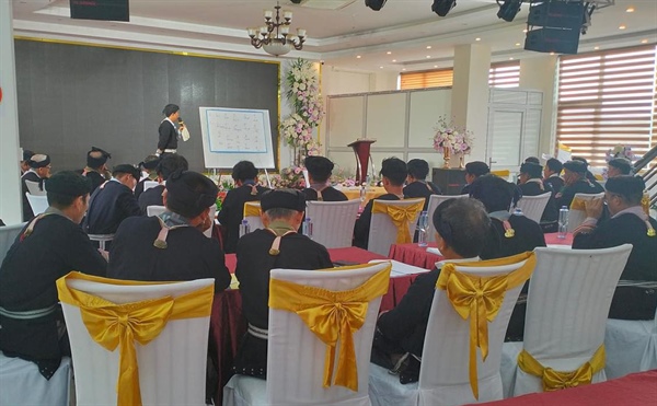 Truyền dạy chữ Nôm Dao góp phần bảo tồn di sản văn hóa - Ảnh 1.