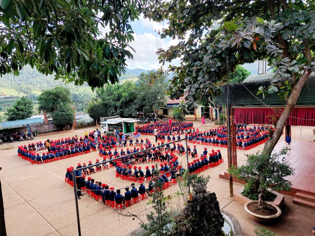 Điện Biên: Thư viện lưu động đưa sách đến với học sinh vùng cao huyện Tủa Chùa - Ảnh 1.