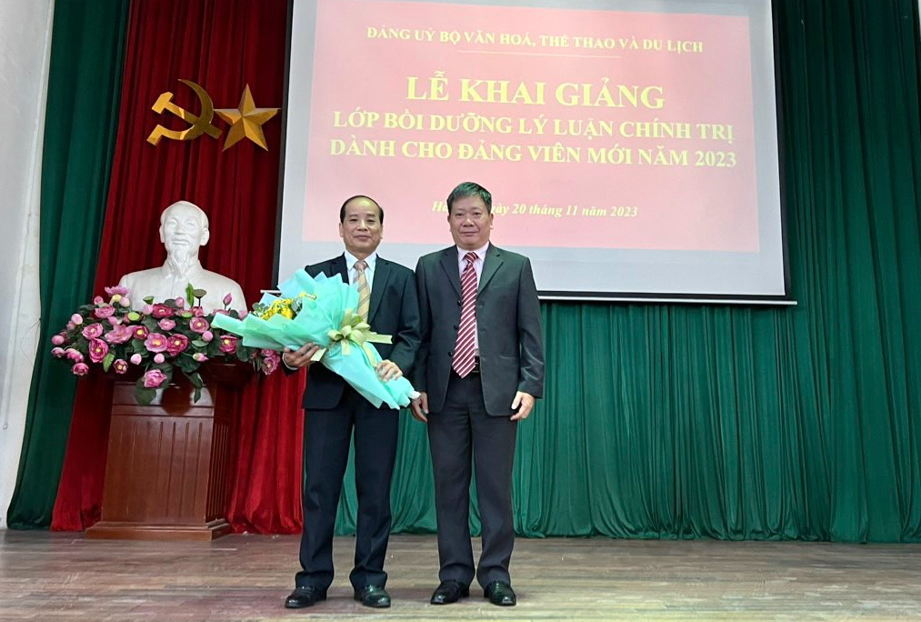 Đảng ủy Bộ VHTTDL: Khai giảng lớp bồi dưỡng lý luận chính trị dành cho đảng viên mới - Ảnh 2.