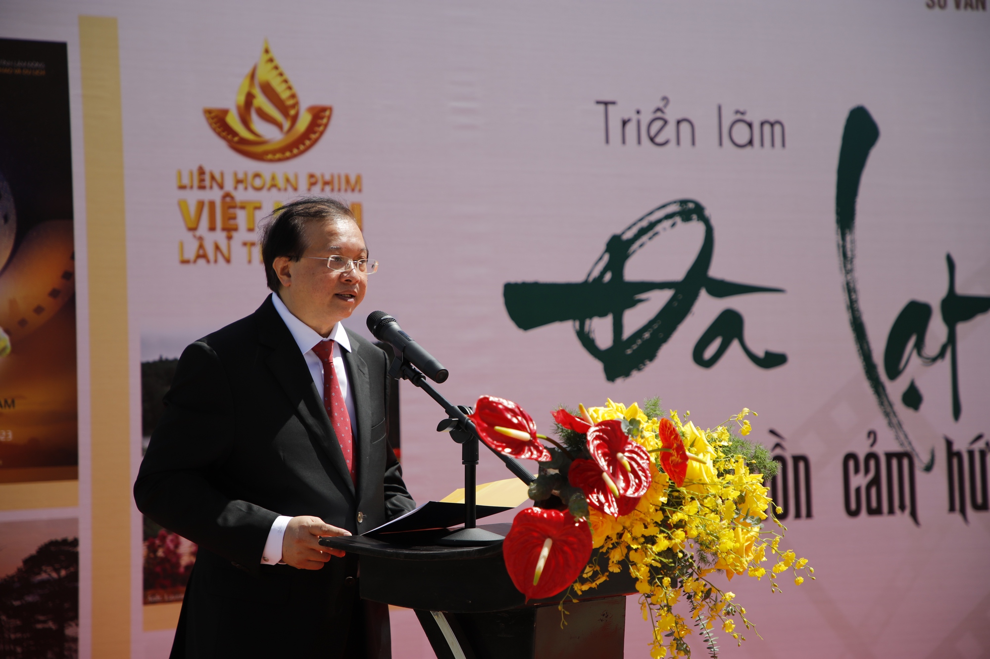 Khai mạc triển lãm "Đà Lạt - Khơi nguồn cảm hứng điện ảnh" mở màn chuỗi sự kiện tại LHP Việt Nam lần thứ XXIII - Ảnh 2.
