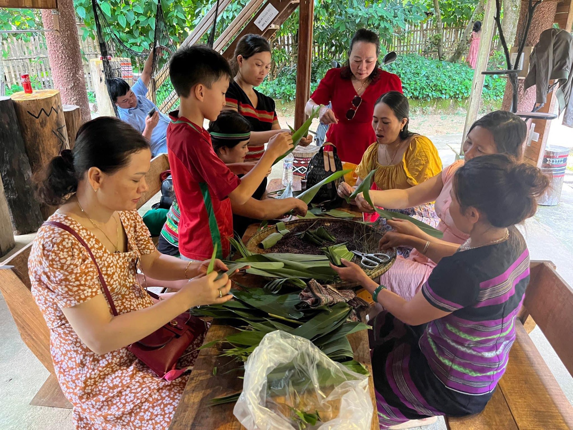 Phát triển kinh tế nhờ làm du lịch gắn với quảng bá văn hóa dân tộc - Ảnh 3.