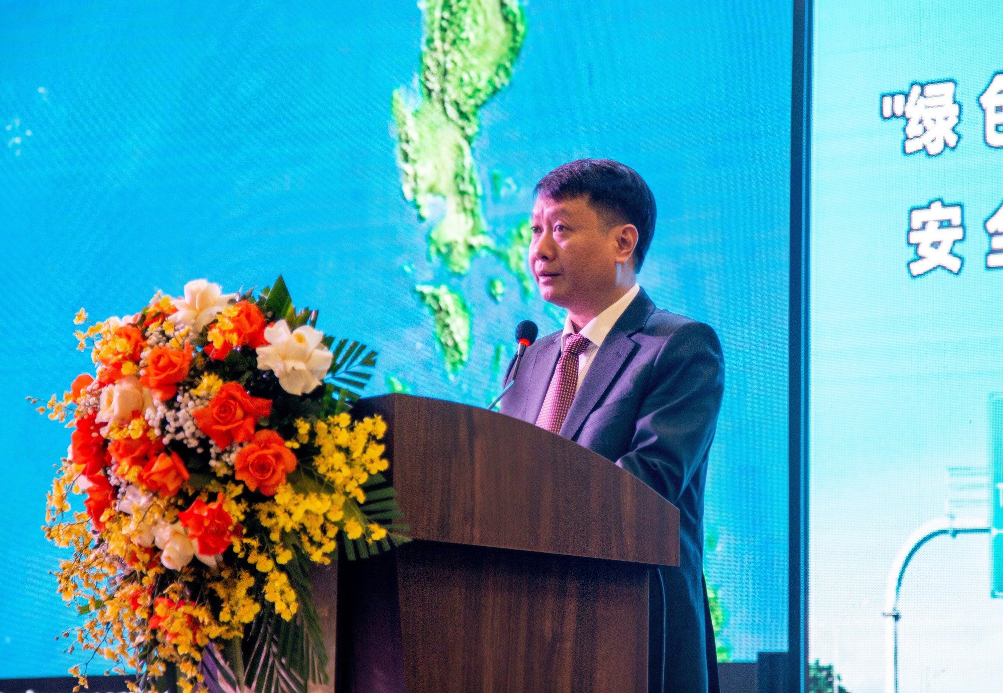 Cục trưởng Nguyễn Trùng Khánh: Cửa khẩu quốc tế Móng Cái - Đông Hưng sẽ là cầu nối thúc đẩy hợp tác thu hút khách du lịch Việt Nam - Trung Quốc - Ảnh 2.