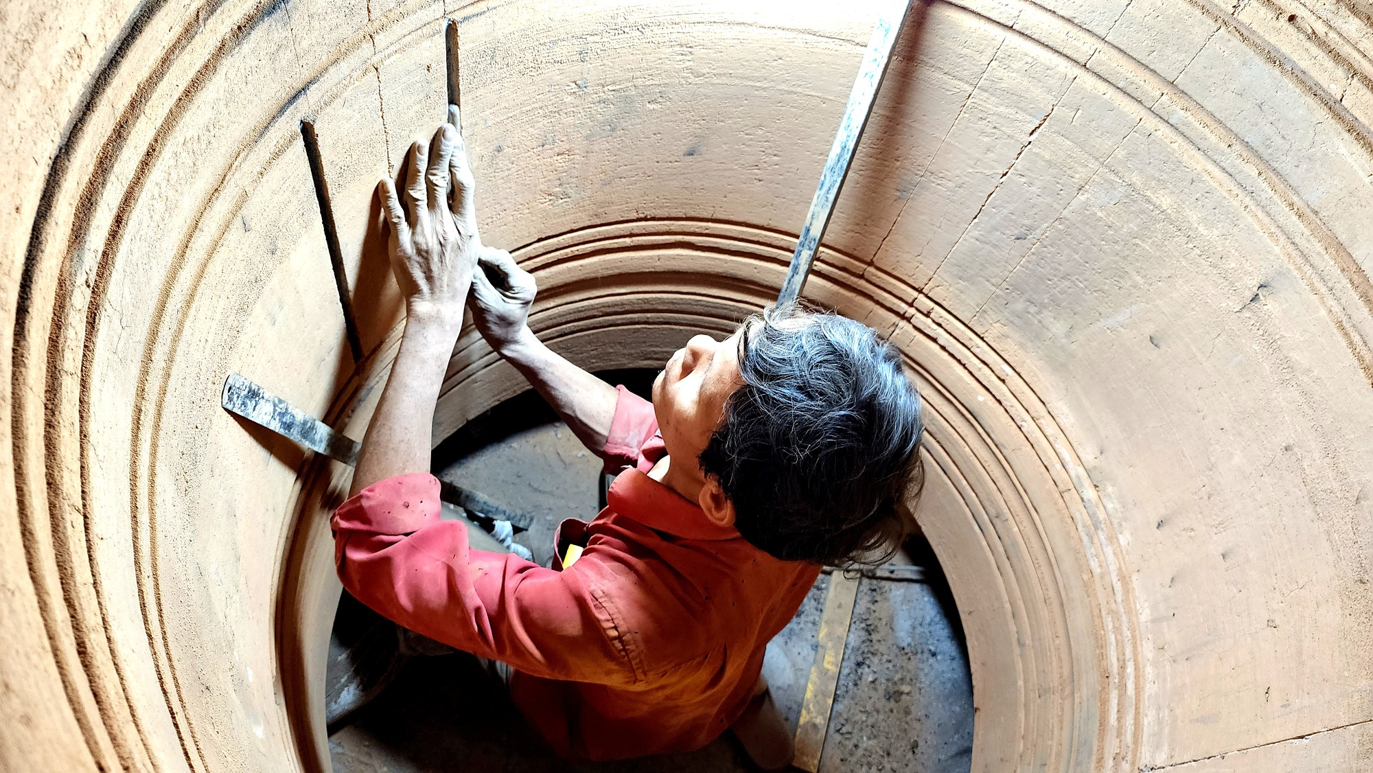 Phát triển kinh tế nhờ giữ nghề đúc đồng hàng trăm năm tuổi - Ảnh 3.