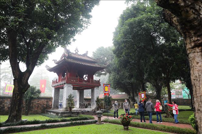 Tăng phí tham quan nhiều danh lam thắng cảnh, di tích lịch sử ở Hà Nội - Ảnh 1.