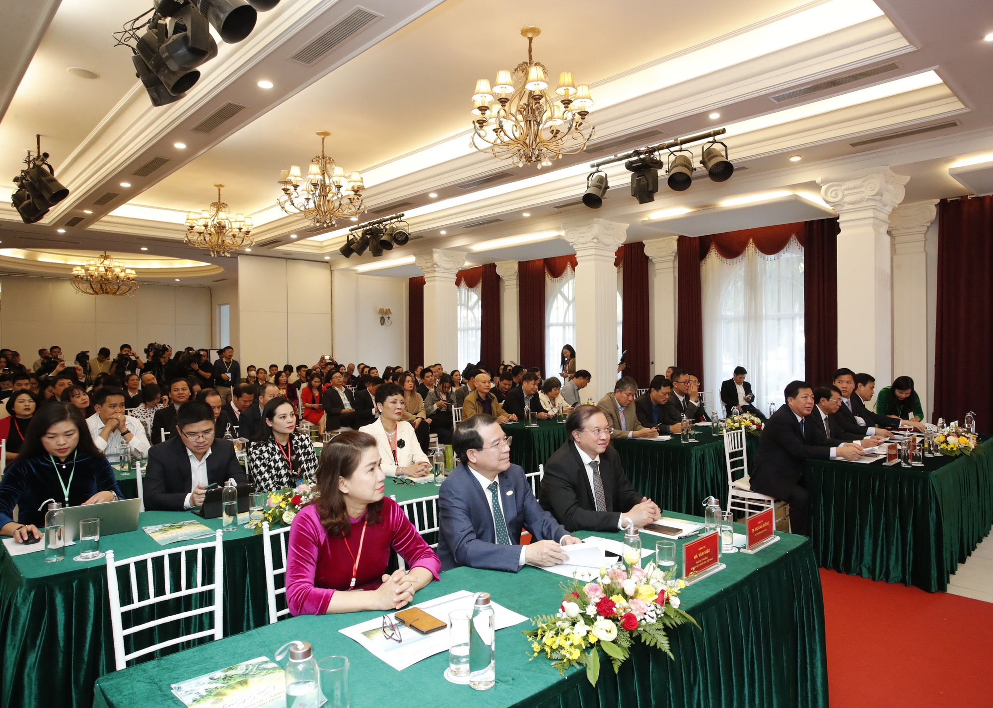 Thứ trưởng Tạ Quang Đông: Lan tỏa mạnh mẽ các giá trị văn hóa, du lịch thế mạnh của Cao Bằng - Ảnh 2.