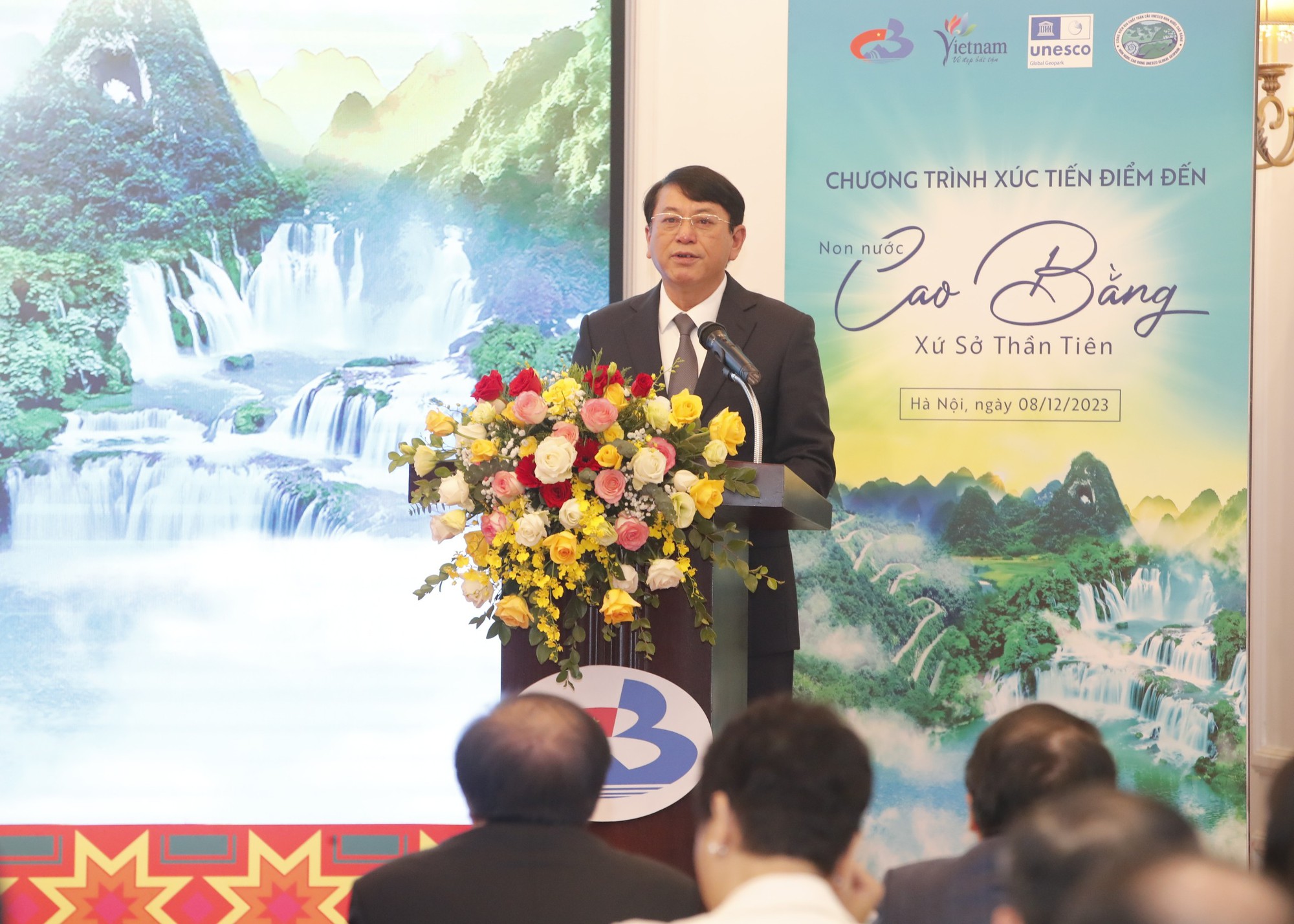 Thứ trưởng Tạ Quang Đông: Lan tỏa mạnh mẽ các giá trị văn hóa, du lịch thế mạnh của Cao Bằng - Ảnh 1.