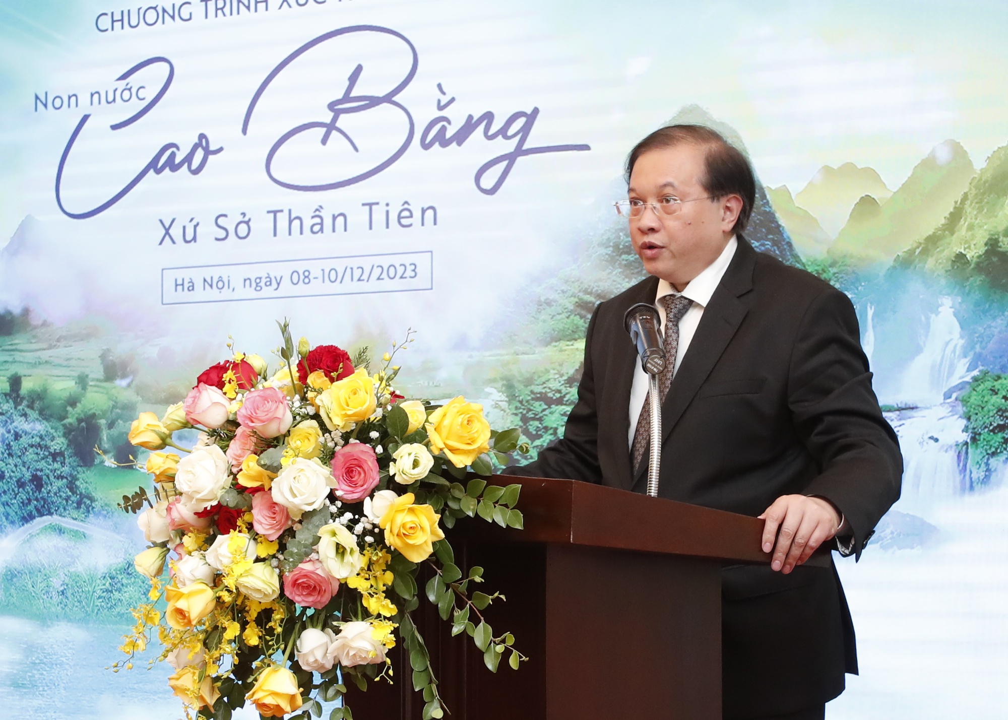 Thứ trưởng Tạ Quang Đông: Lan tỏa mạnh mẽ các giá trị văn hóa, du lịch thế mạnh của Cao Bằng - Ảnh 3.