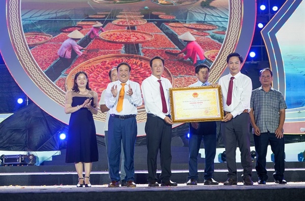 Cà Mau đón Bằng chứng nhận Nghề làm tôm khô là Di sản văn hóa phi vật thể quốc gia - Ảnh 1.