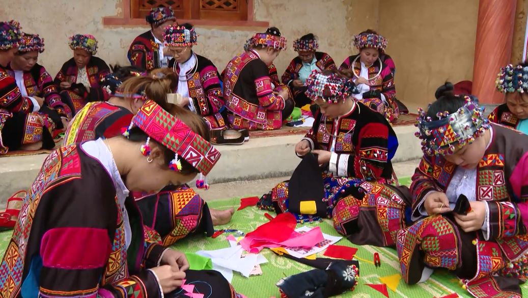 Hà Giang phát triển du lịch góp phần xóa đói giảm nghèo - Ảnh 3.