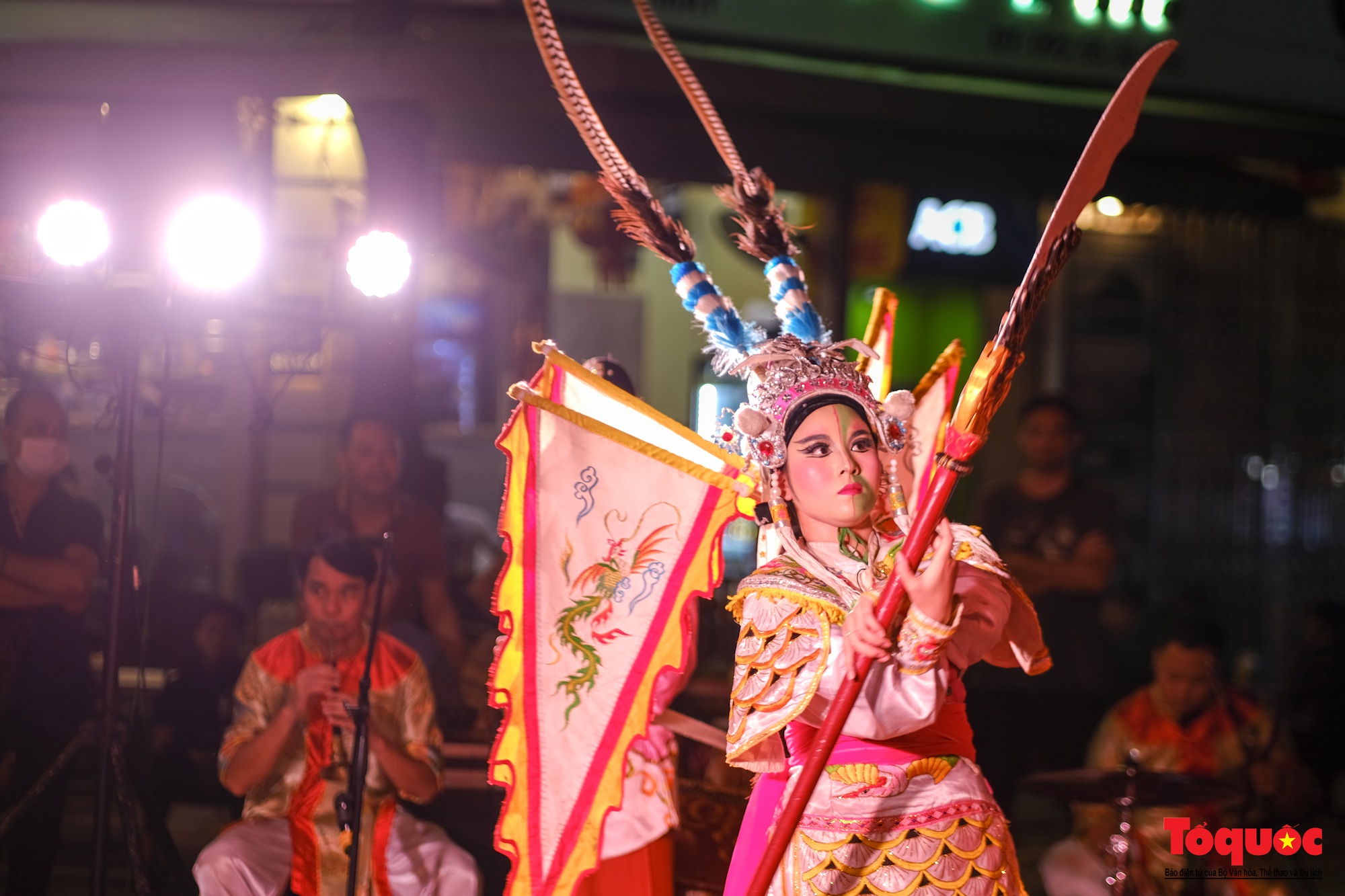 Thay đổi tư duy, đầu tư xứng tầm để phát triển nguồn nhân lực ngành công nghiệp văn hóa - Ảnh 3.