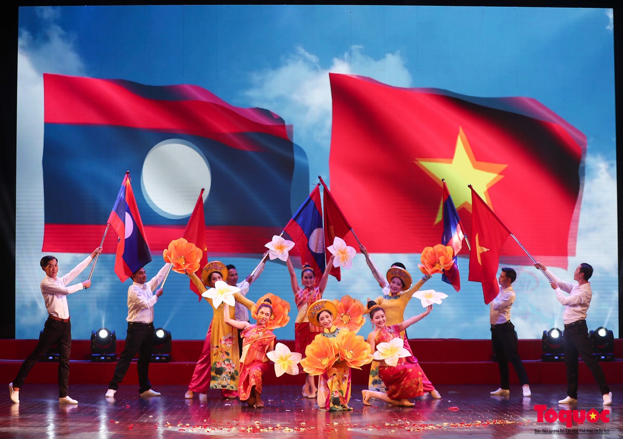 Khai mạc Tuần lễ văn hóa Lào tại Việt Nam: Vun đắp mối quan hệ hữu nghị mẫu mực giữa hai quốc gia - Ảnh 6.