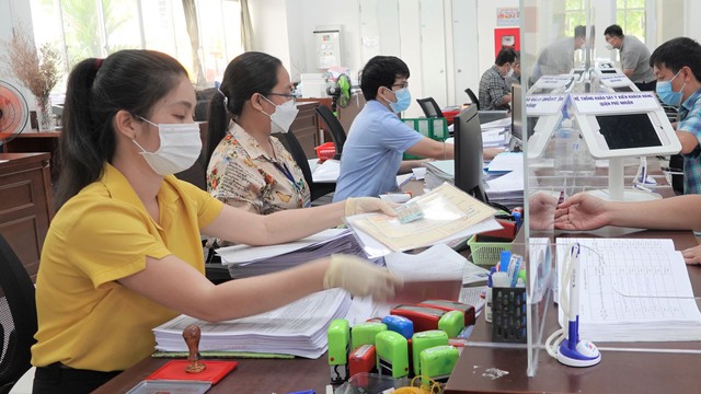 Sửa đổi tiêu chuẩn, điều kiện đăng ký xét thăng hạng chức danh nghề nghiệp - Ảnh 1.