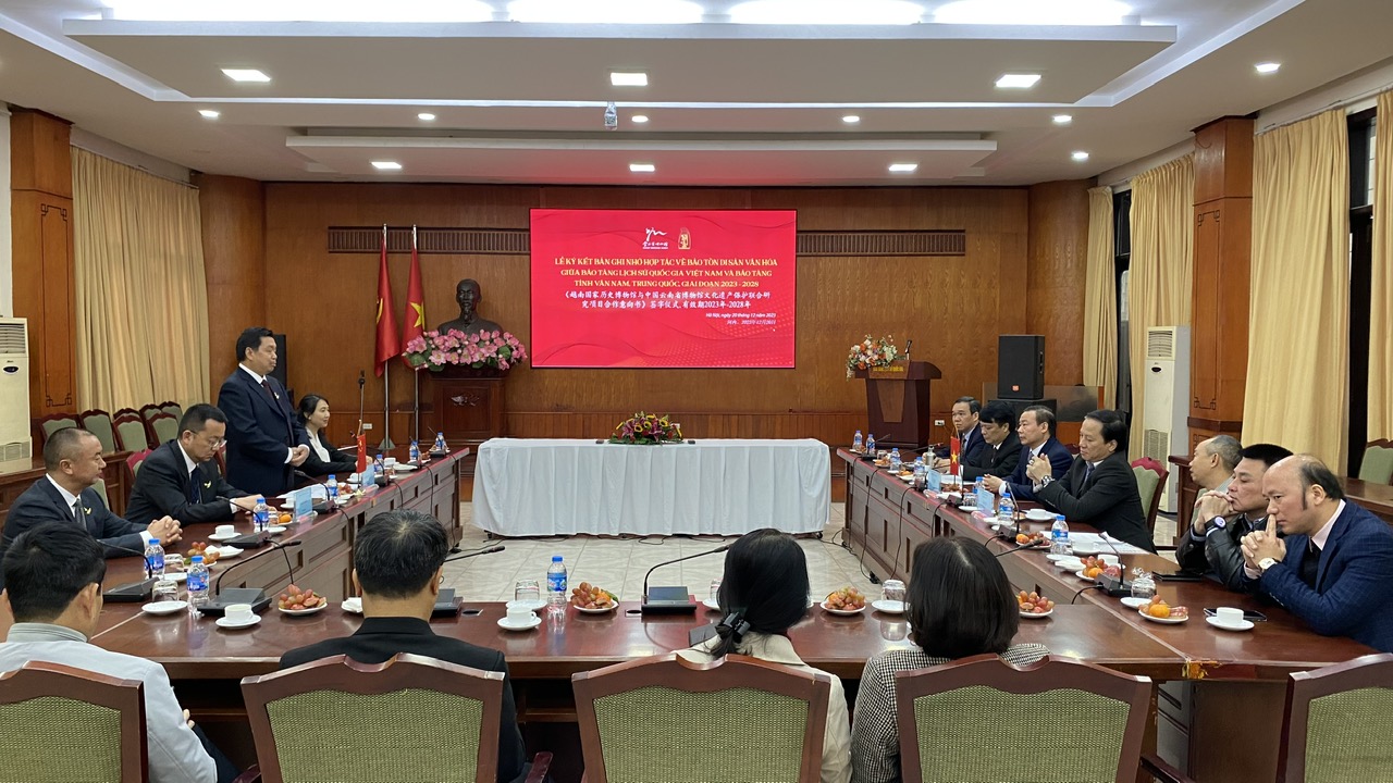 Bảo tàng Lịch sử quốc gia Việt Nam và Bảo tàng tỉnh Vân Nam (Trung Quốc) ký Bản ghi nhớ hợp tác về bảo tồn di sản văn hóa - Ảnh 1.