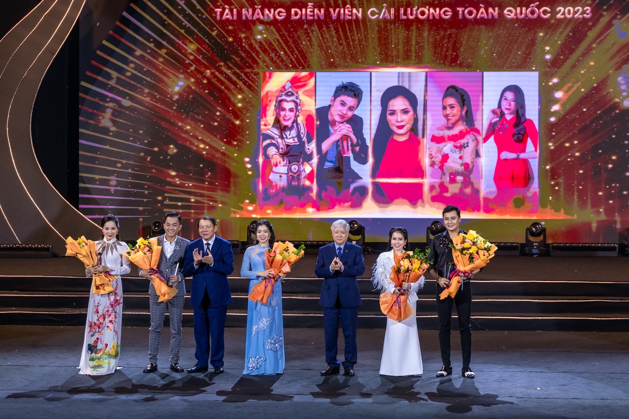 Nghệ sĩ vinh dự, tự hào được ghi nhận tại Chương trình giới thiệu các gương mặt nghệ sĩ tiêu biểu - Ảnh 1.