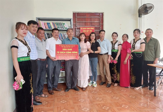 Bắc Kạn: Hỗ trợ 25 tủ sách cộng đồng vùng đồng bào dân tộc thiểu số - Ảnh 1.