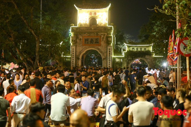 Bộ VHTTDL: Vận động nhân dân không đốt đồ mã, vàng mã tràn lan, gây tốn kém, lãng phí - Ảnh 2.