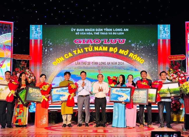 Giao lưu Đờn ca tài tử Nam Bộ tại tỉnh Long An mở rộng - Ảnh 1.