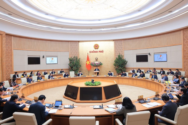 Chính phủ chỉ đạo triển khai chế độ tiền lương mới từ ngày 1/7/2024 - Ảnh 1.