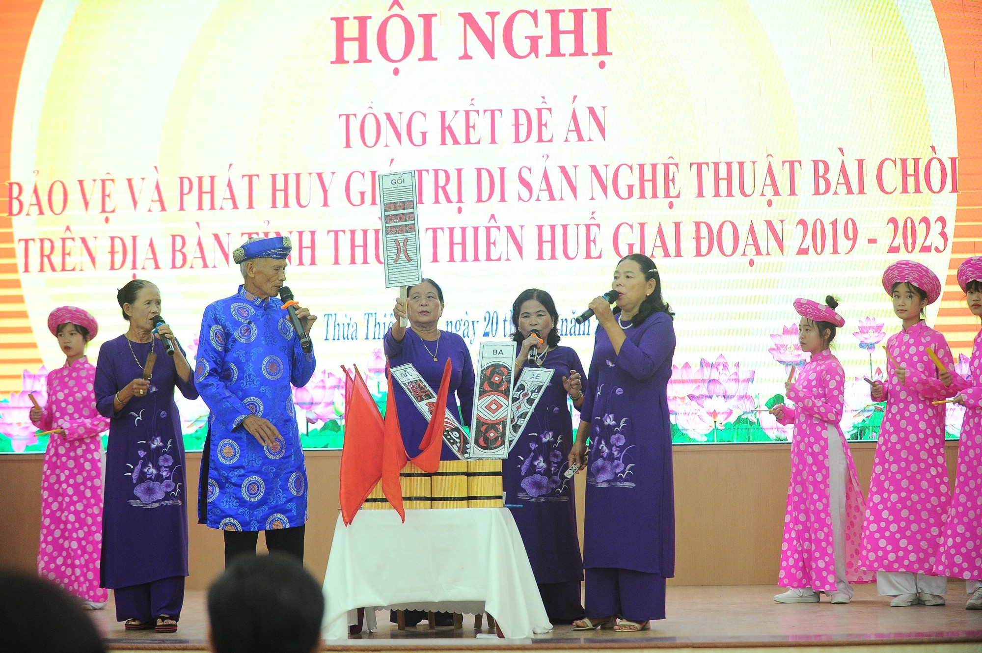 Bảo vệ, phát huy giá trị di sản nghệ thuật Bài Chòi tại Thừa Thiên Huế - Ảnh 1.