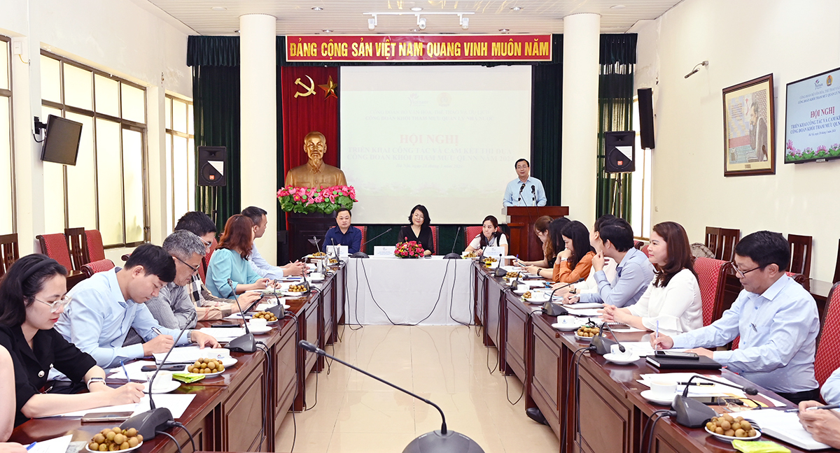 Hội nghị triển khai công tác và cam kết thi đua Công đoàn Khối Tham mưu quản lý Nhà nước Bộ VHTTDL năm 2024 - Ảnh 2.