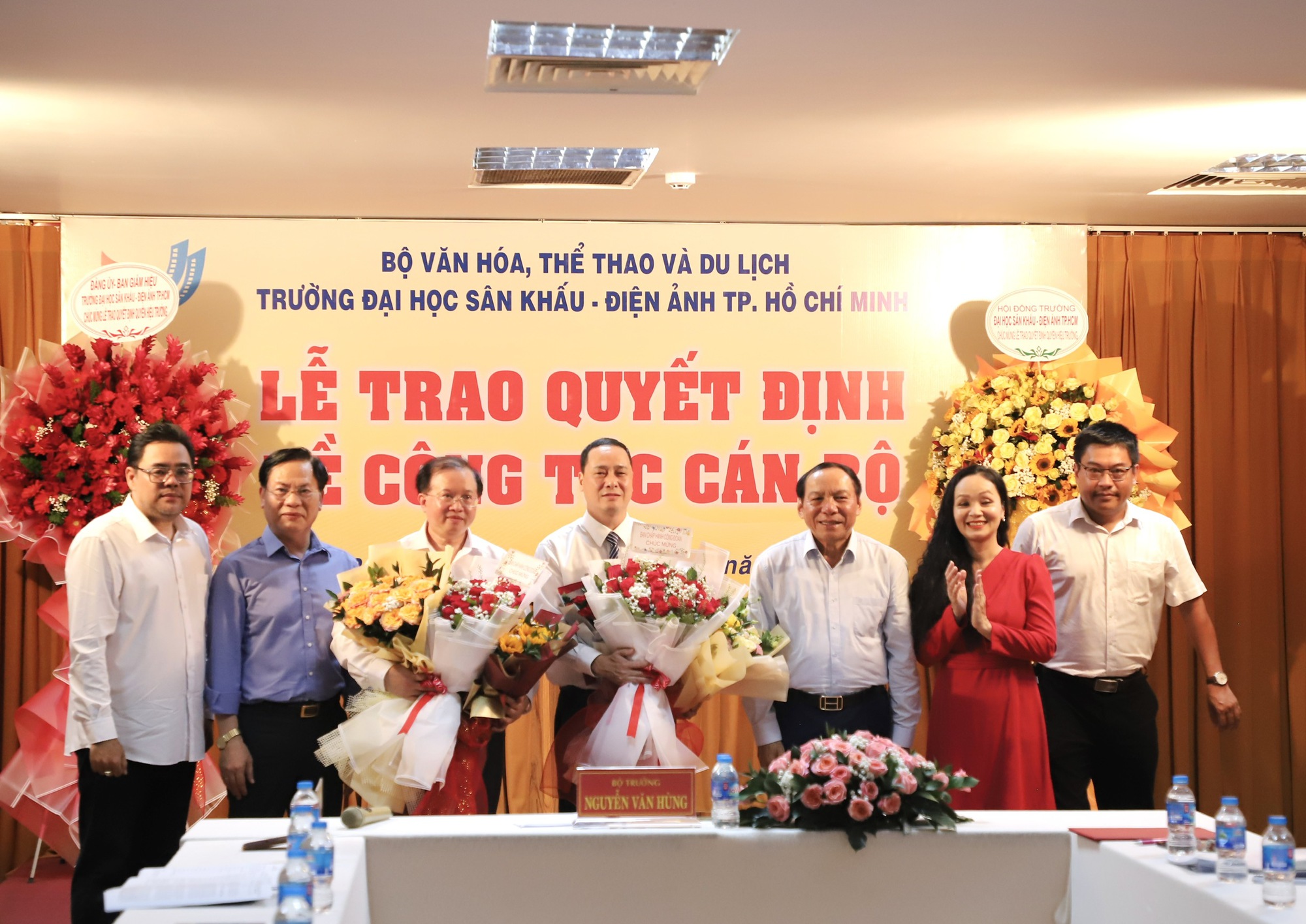 Trao quyết định bổ nhiệm Quyền Hiệu Trưởng Trường Đại học Sân khấu – Điện ảnh TP.Hồ Chí Minh - Ảnh 1.