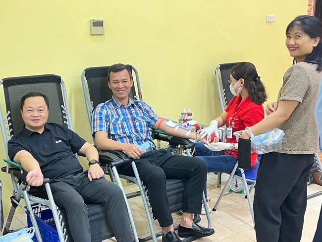 Công đoàn Khối Tham mưu quản lý nhà nước tổ chức ngày hội Hiến máu tình nguyện "Trao gửi yêu thương" - Ảnh 9.