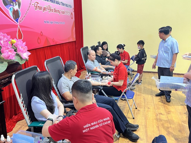 Công đoàn Khối Tham mưu quản lý nhà nước tổ chức ngày hội Hiến máu tình nguyện "Trao gửi yêu thương" - Ảnh 7.