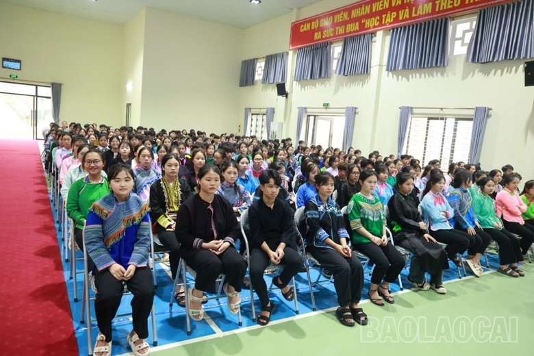 Tỉnh Lào Cai phát động “Tuần lễ trang phục truyền thống các dân tộc” - Ảnh 3.