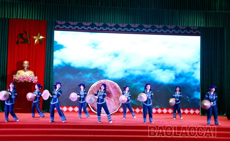 Tỉnh Lào Cai phát động “Tuần lễ trang phục truyền thống các dân tộc” - Ảnh 6.