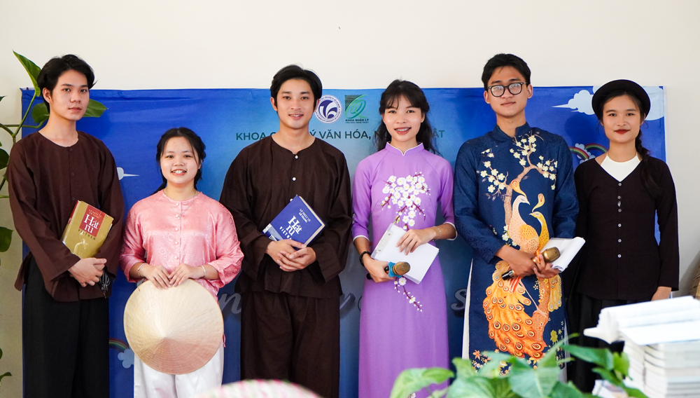 Trường Đại học Văn hóa TP.Hồ Chí Minh: Lan tỏa phong trào đọc sách nhân Ngày Sách và Văn hóa đọc Việt Nam 21/4 - Ảnh 8.