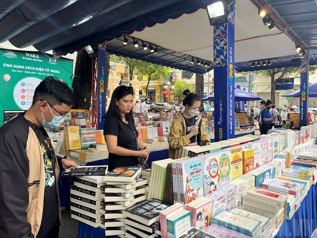 Ứng dụng công nghệ được chú trọng trong khuôn khổ Ngày Sách và Văn hóa đọc Việt Nam năm 2024 tại TPHCM - Ảnh 1.