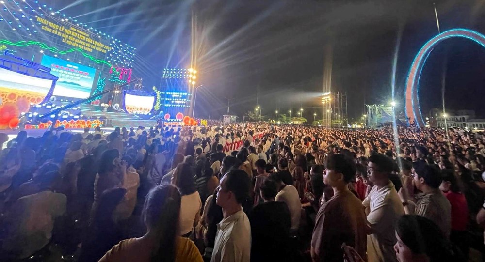 Sôi động khai mạc lễ hội Du lịch Cửa Lò 2024 - Ảnh 3.