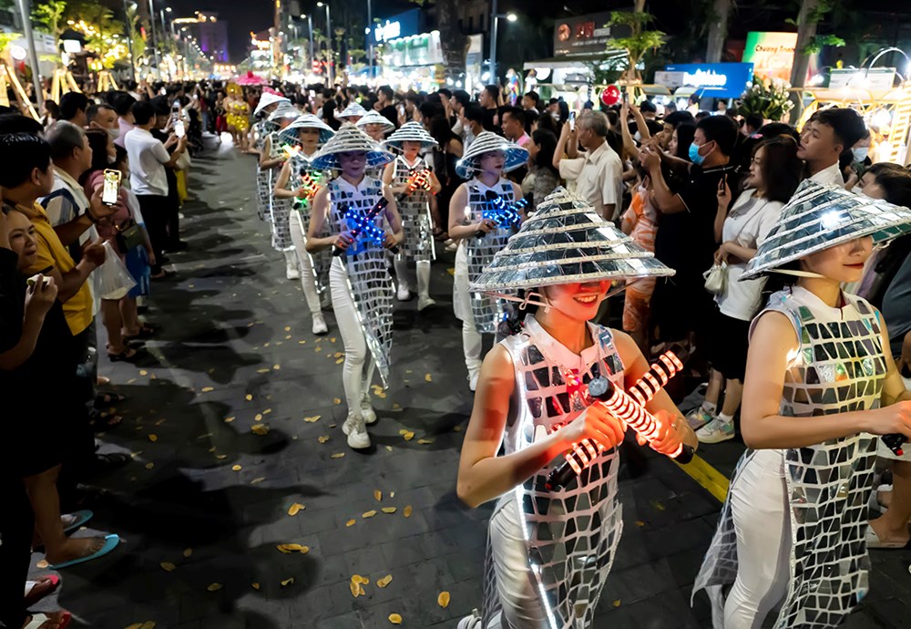 “Huế - Chào hè 2024” đón mùa cao điểm khách nội địa - Ảnh 1.