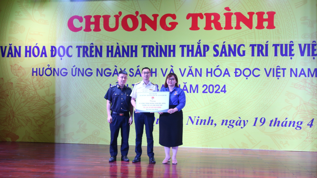 Quảng Ninh: Chương trình “Văn hóa đọc trên hành trình thắp sáng trí tuệ Việt Nam” - Ảnh 3.