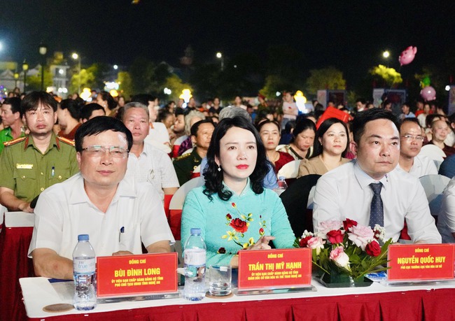 Khai mạc Hội thi tuyên truyền lưu động và Triển lãm tranh cổ động Kỷ niệm 65 năm Ngày mở đường Hồ Chí Minh- Ngày truyền thống Bộ đội Trường Sơn (19/5/1959-19/5/2024). - Ảnh 3.