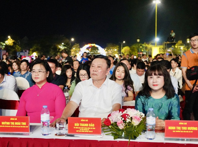 Khai mạc Hội thi tuyên truyền lưu động và Triển lãm tranh cổ động Kỷ niệm 65 năm Ngày mở đường Hồ Chí Minh- Ngày truyền thống Bộ đội Trường Sơn (19/5/1959-19/5/2024). - Ảnh 2.