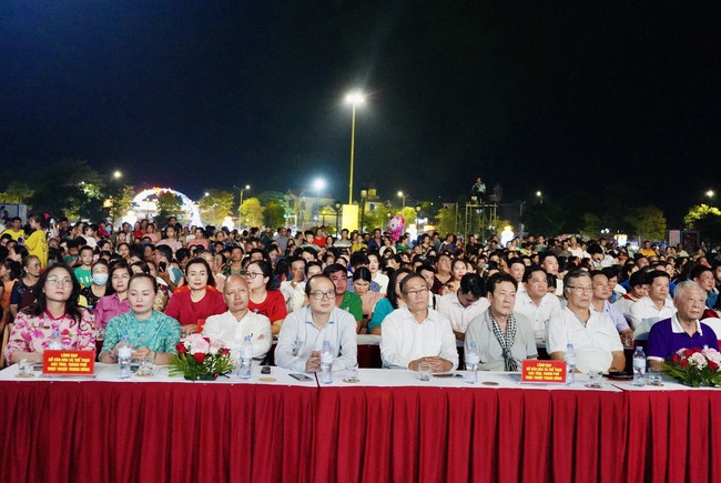 Khai mạc Hội thi tuyên truyền lưu động và Triển lãm tranh cổ động Kỷ niệm 65 năm Ngày mở đường Hồ Chí Minh- Ngày truyền thống Bộ đội Trường Sơn (19/5/1959-19/5/2024). - Ảnh 4.