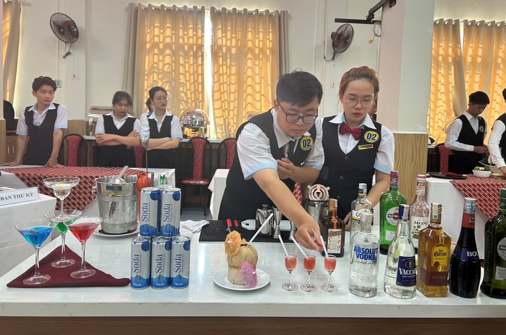 Trường Cao đẳng Du lịch Nha Trang: Đẩy mạnh hướng nghiệp và tạo cơ hội việc làm cho sinh viên - Ảnh 1.