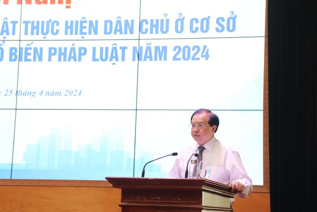 Công đoàn Bộ VHTTDL tổ chức Hội nghị tập huấn, quán triệt Luật thực hiện dân chủ ở cơ sở và tuyên truyền, phổ biến pháp luật năm 2024 - Ảnh 1.