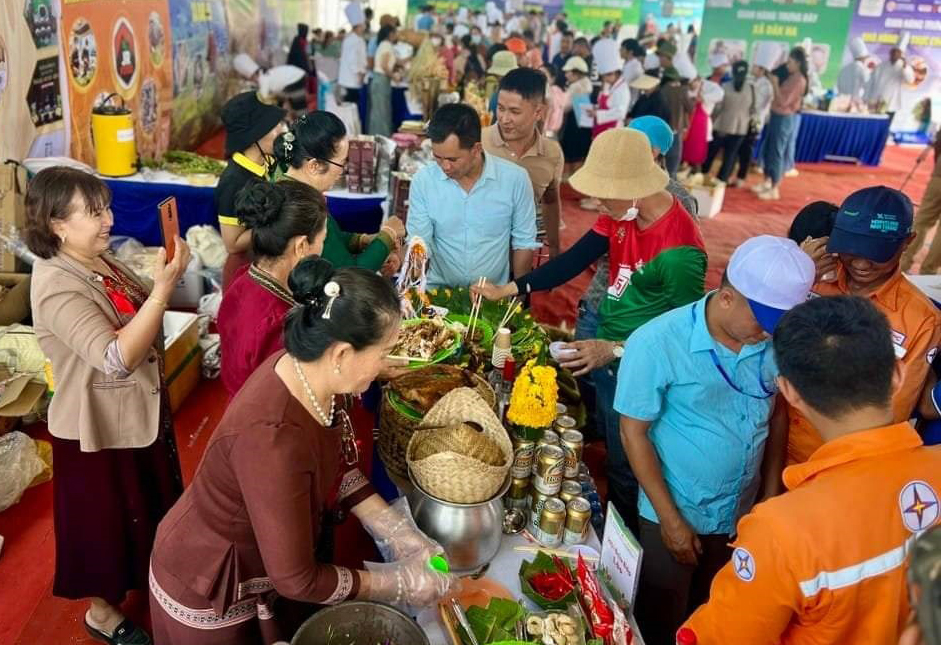 Kon Tum: Giữ đà tăng trưởng du lịch - Ảnh 4.