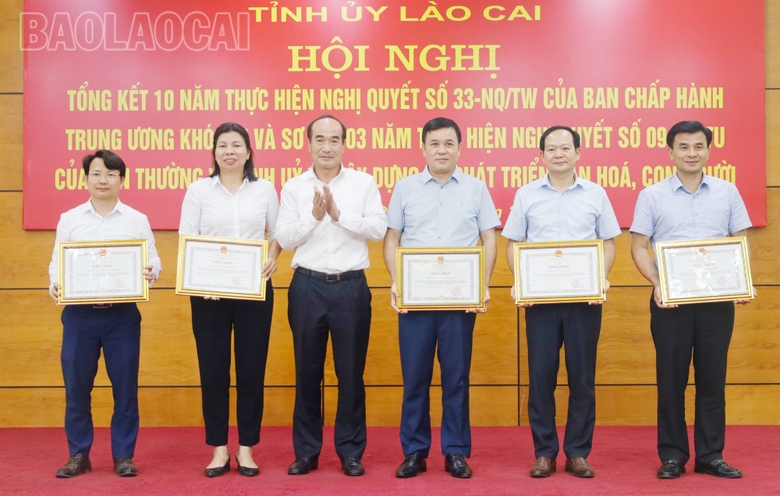 Lào Cai đạt nhiều thành tựu trong thực hiện Nghị quyết số 33 và Nghị quyết số 09 về phát triển văn hóa con người - Ảnh 9.